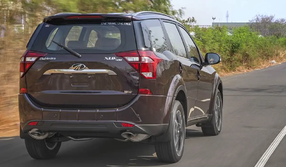 Mahindra - XUV500 W9 - Best Car Rentals - Best Preowned Car - Exclusive Concierge Club.webp
